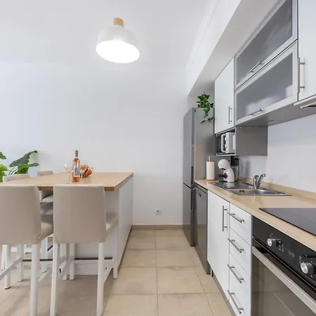 Lumi - With Pool & Garden View Apartment *