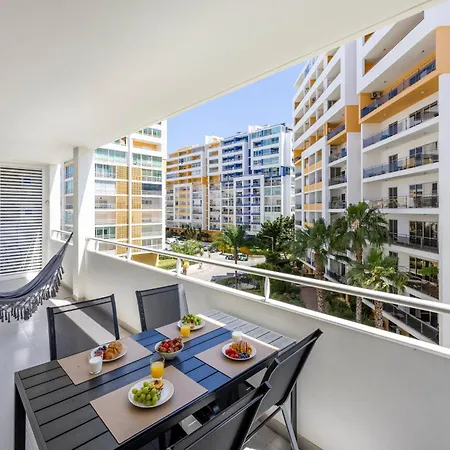 Lumi - With Pool & Garden View