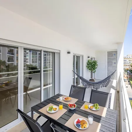 아파트 Lumi - With Pool & Garden View *