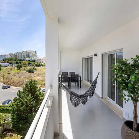 Lumi - With Pool & Garden View Apartment *
